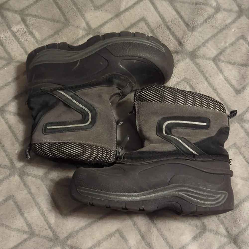 C-9 Champion Insulated Snow Boots Zip Up Pull On Unisex Youth Sz 12 Black Winter